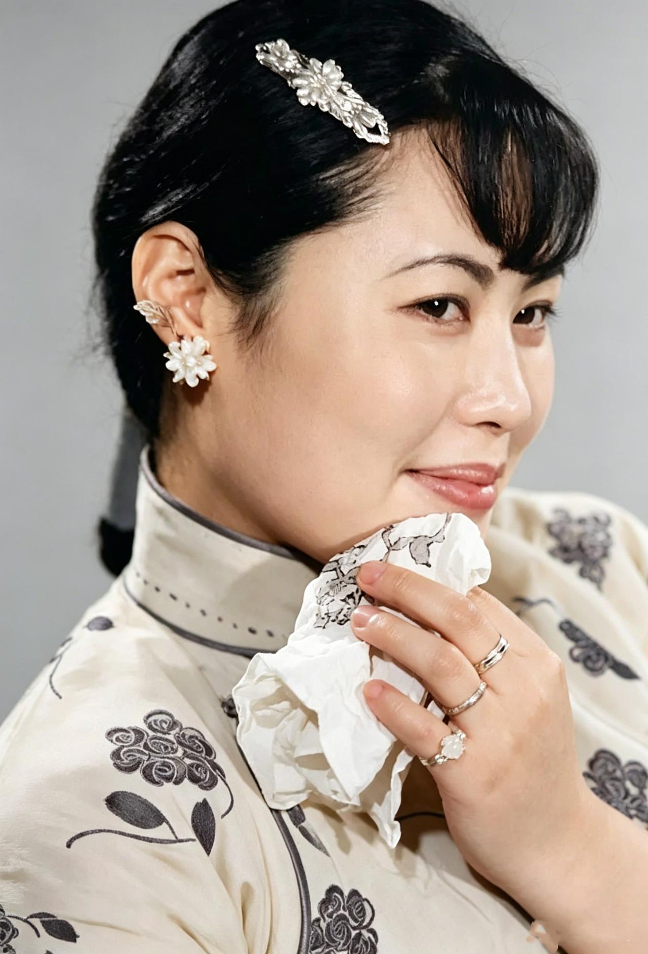 这是1982年斯琴高娃扮演虎妞的试妆照。斯琴高娃曾凭借这个角色，一举拿下金鸡奖、