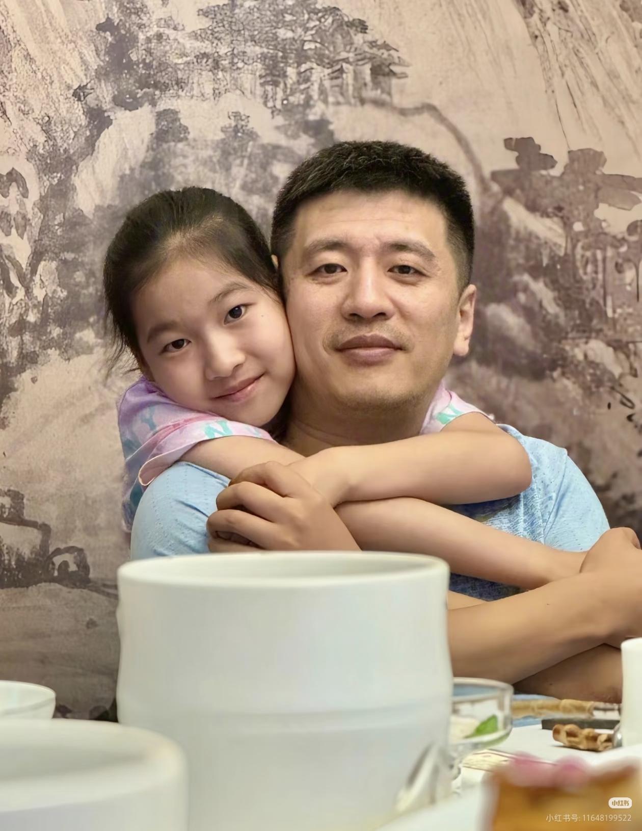 张雪峰:那个把钱存进女儿银行的人---他，走了……

张雪峰走了的事，没等来辟谣