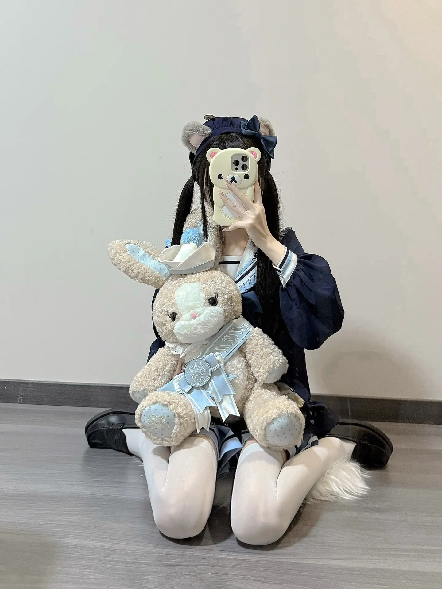 冬天的风冷了很多 我裹了裹去年的旧外套 熟悉的味道像去年的拥抱