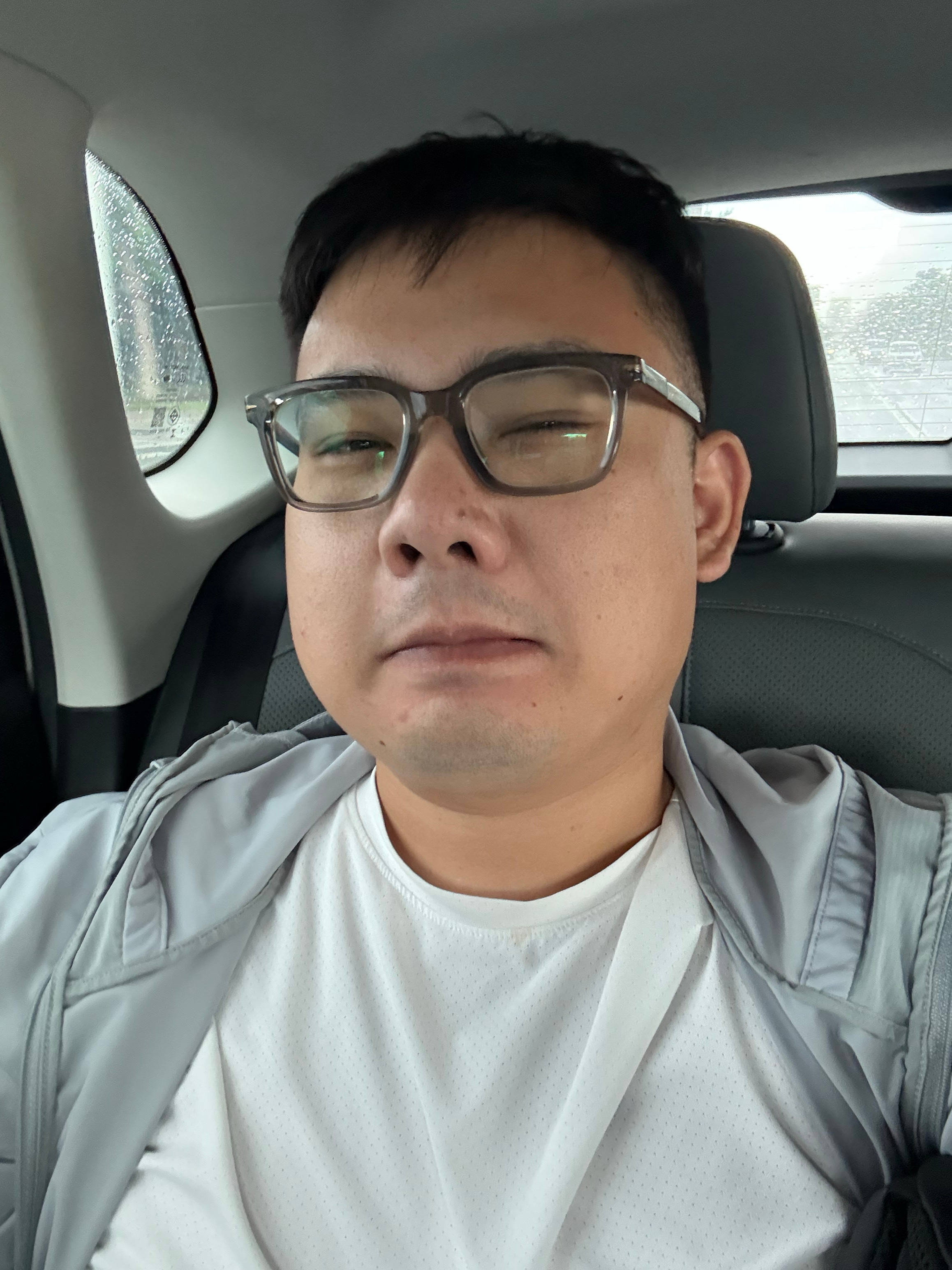 去香港带了6包烟，结果玩了3天半，一共只抽了一包烟。[doge][doge][d