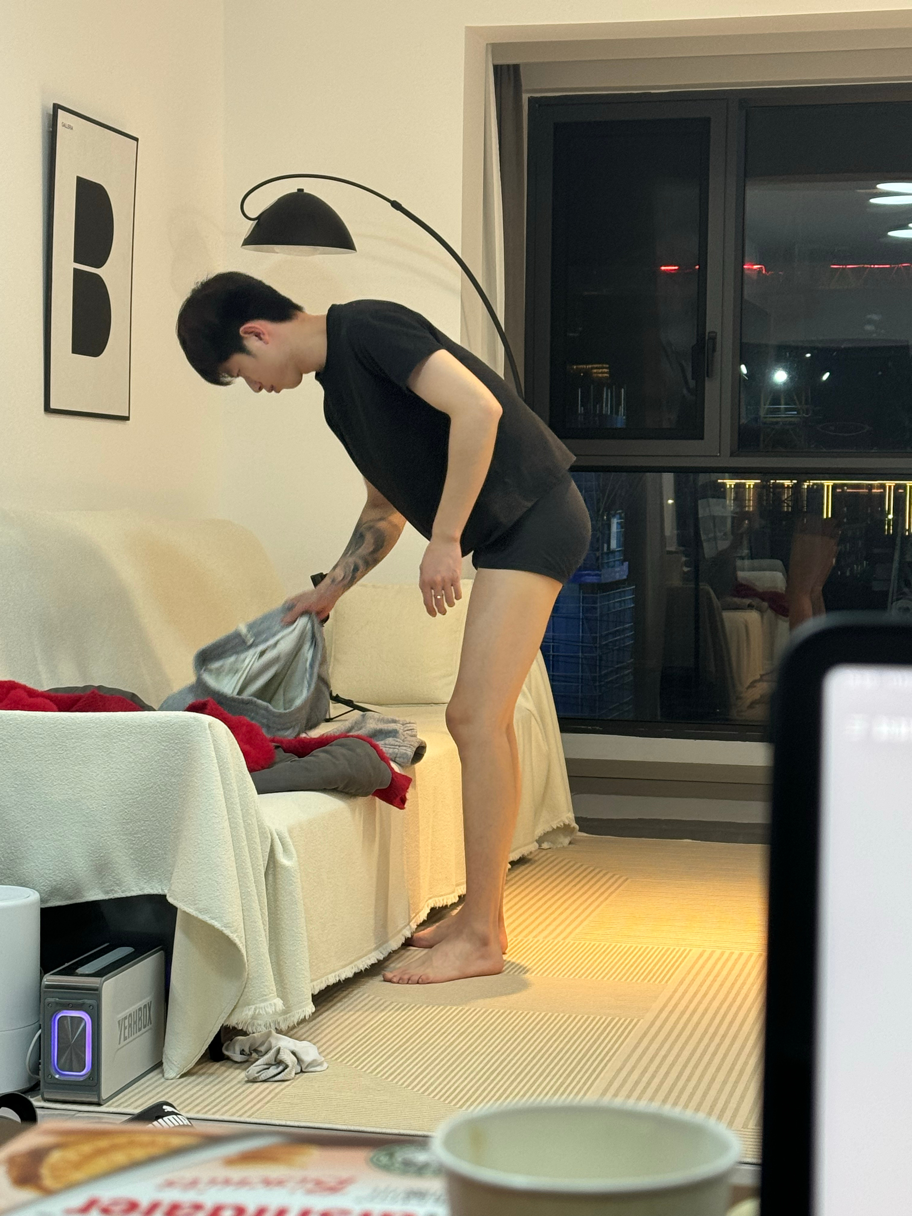 翻相册突然看到二宝宝在我家过夜的照片 我和他好久没见了还怪想他的 ​​​