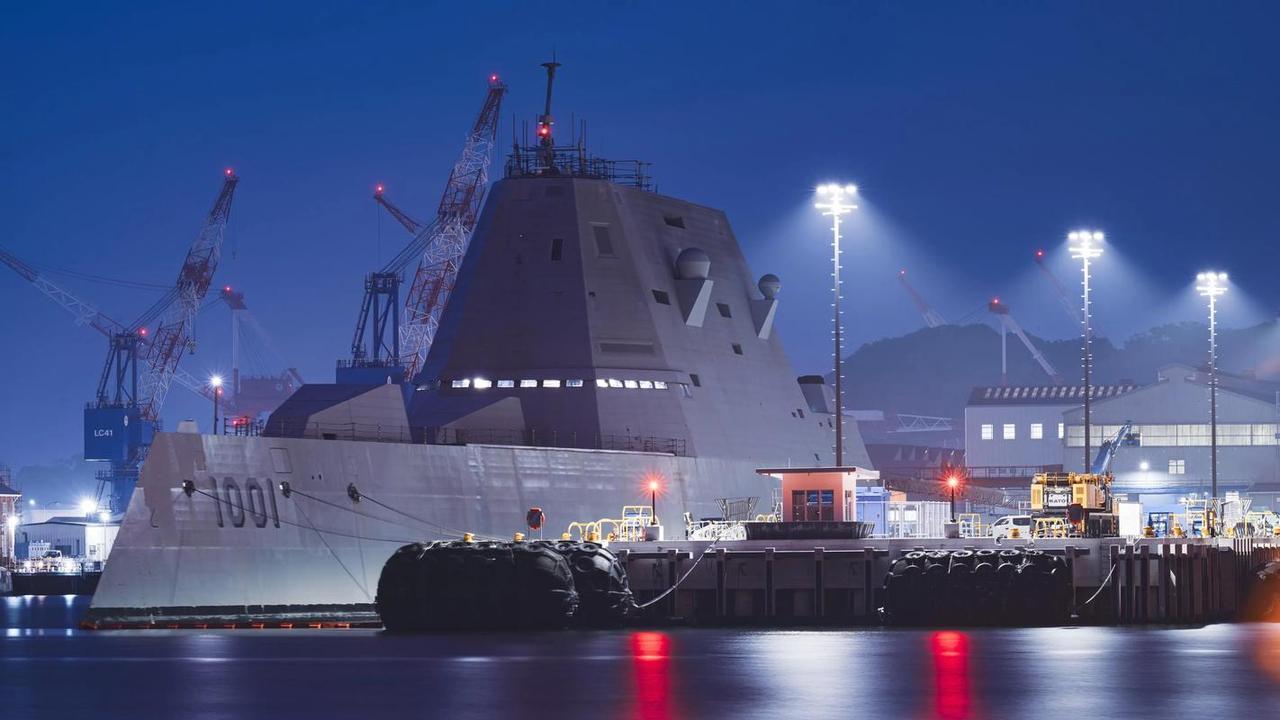 霸权末路，朱姆沃尔特号火灾，是美军衰落的信号
近日，一条消息在西方媒体上疯狂发酵