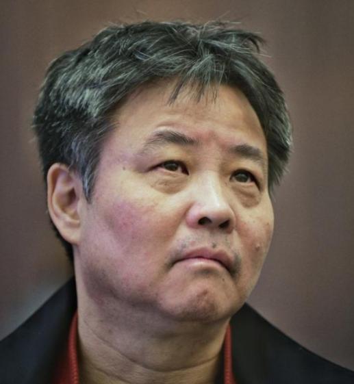 1991年，31岁的余华在北京遇到了陈虹。他刚结束6年的婚姻，转头就娶了她。新婚