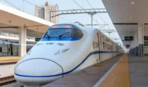 中国为什么执意要发展高铁，而不是廉价航空？因为中国在做一个赌注，赌的就是你用电，