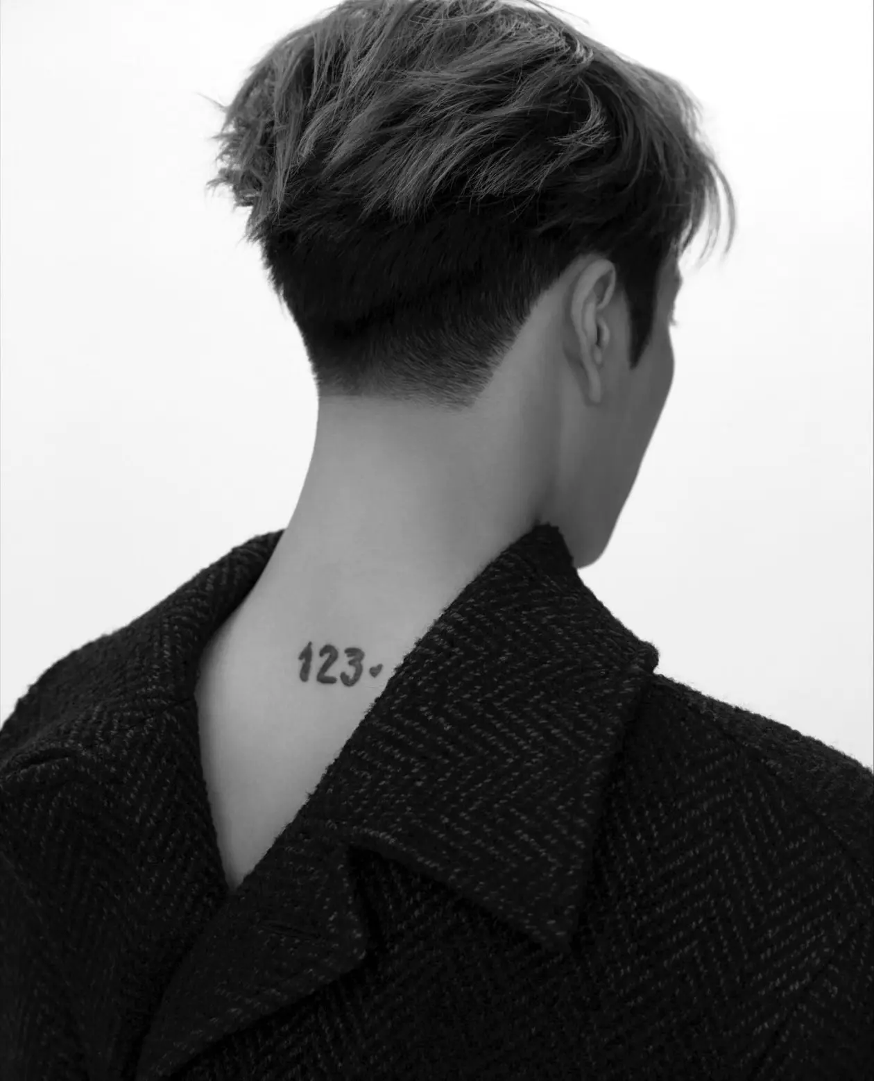 想摸摸你的脖子。