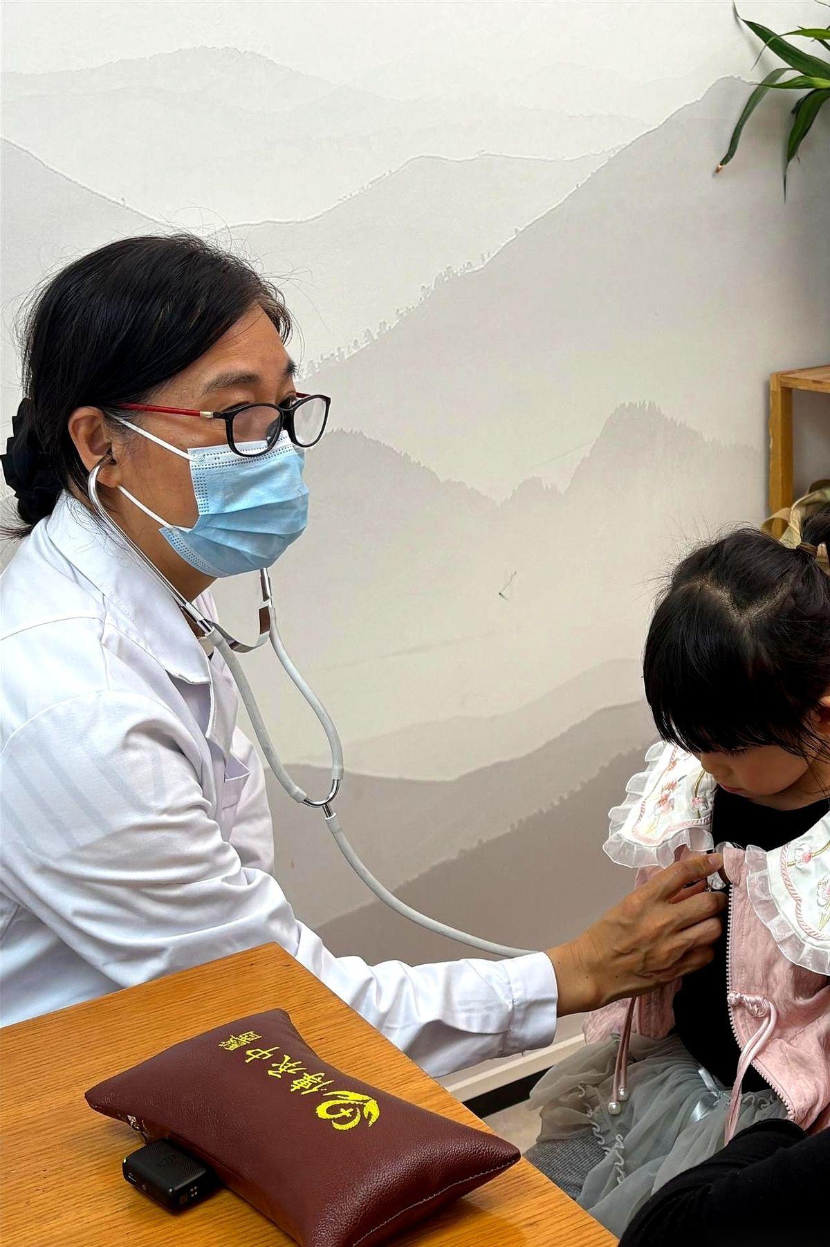 女孩来了例假，身高这事儿，就算正式进入倒计时了。
别信什么还能再长个三五年，大部