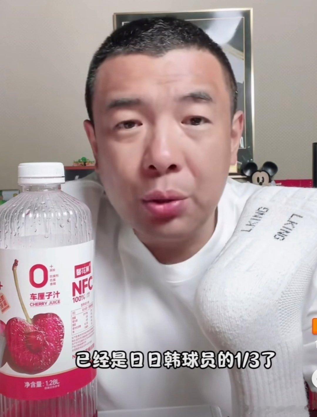 炸锅了！前国脚徐亮一句“再降薪没人踢球了”，直接引爆全网对线！“别再降薪了！现在