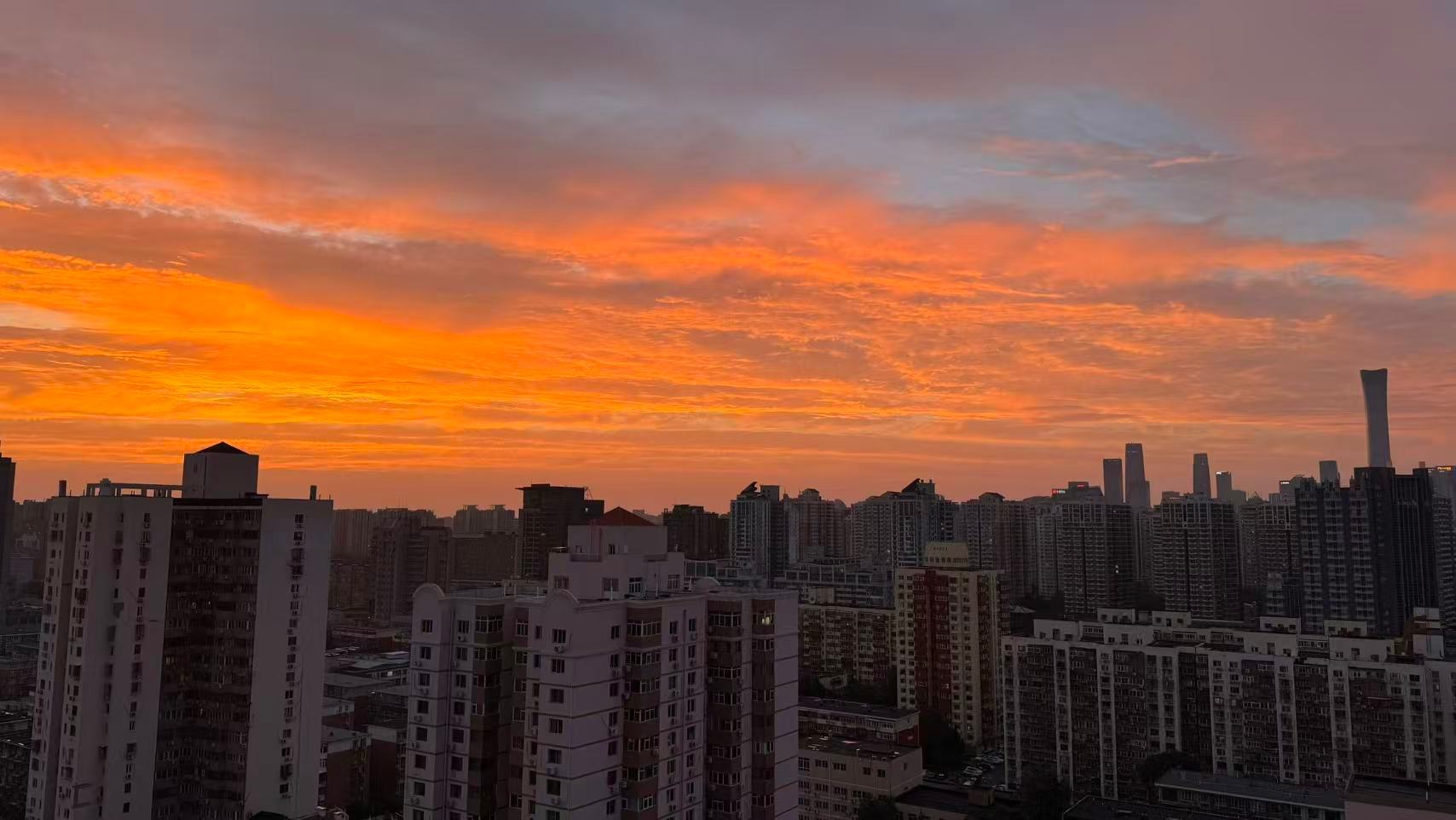 看看今天的晚霞，可算是不下雨了。 