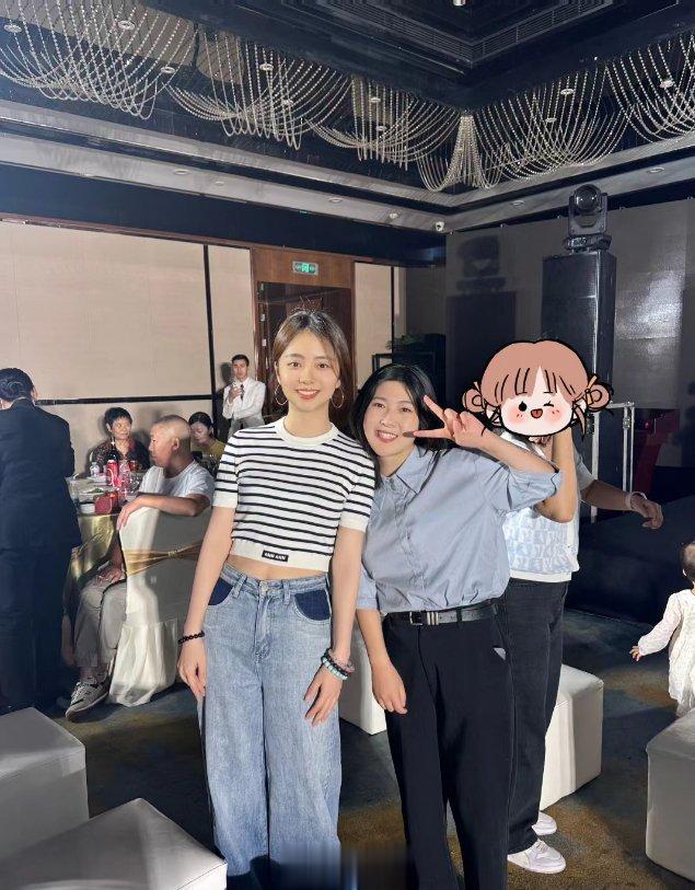 #谭松韵参加好朋友婚礼#我都脑补好她穿婚纱的样子了……[泪]！ ​​​