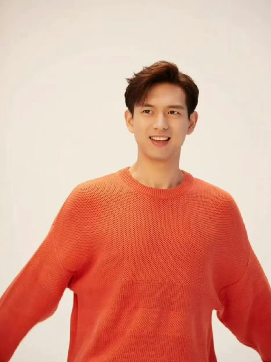 李现穿了应援色“橙”心“橙”意，“橙”意满满，心想事“橙” 