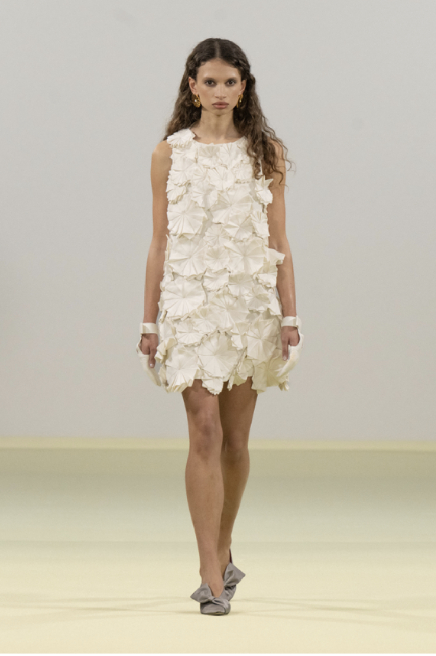 VIVETTA 2026/27秋冬系列以虚构哥特假面舞会为叙事主线，构建现实与潜