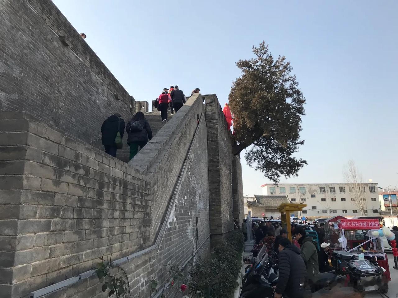 洧川古城为明朝景泰元年所筑，周长九里四十步，开五门。明正德十年（公元1515年）