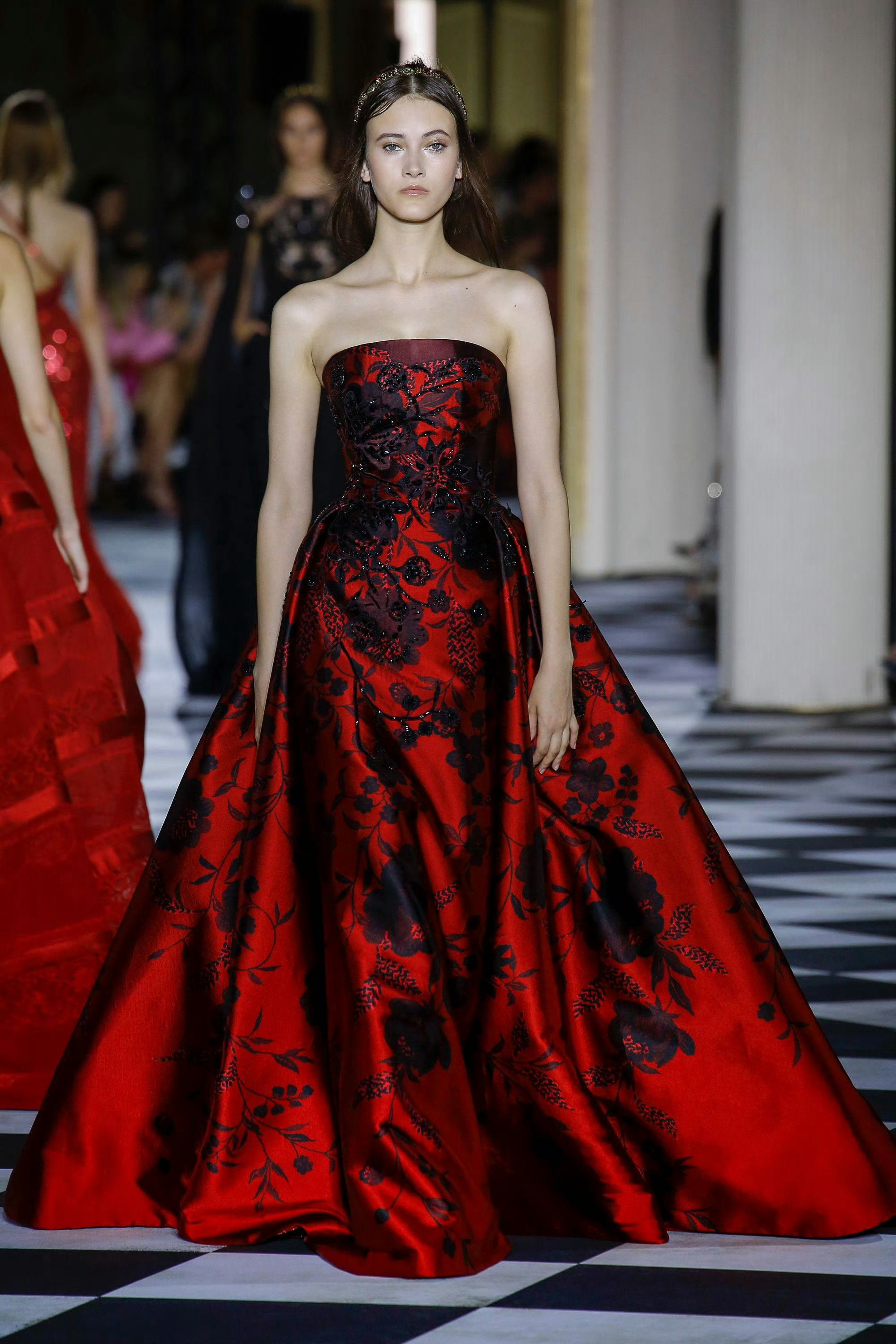 Elie Saab 和Zuhair Murad 刺绣花朵高定，大家更偏爱哪个品牌