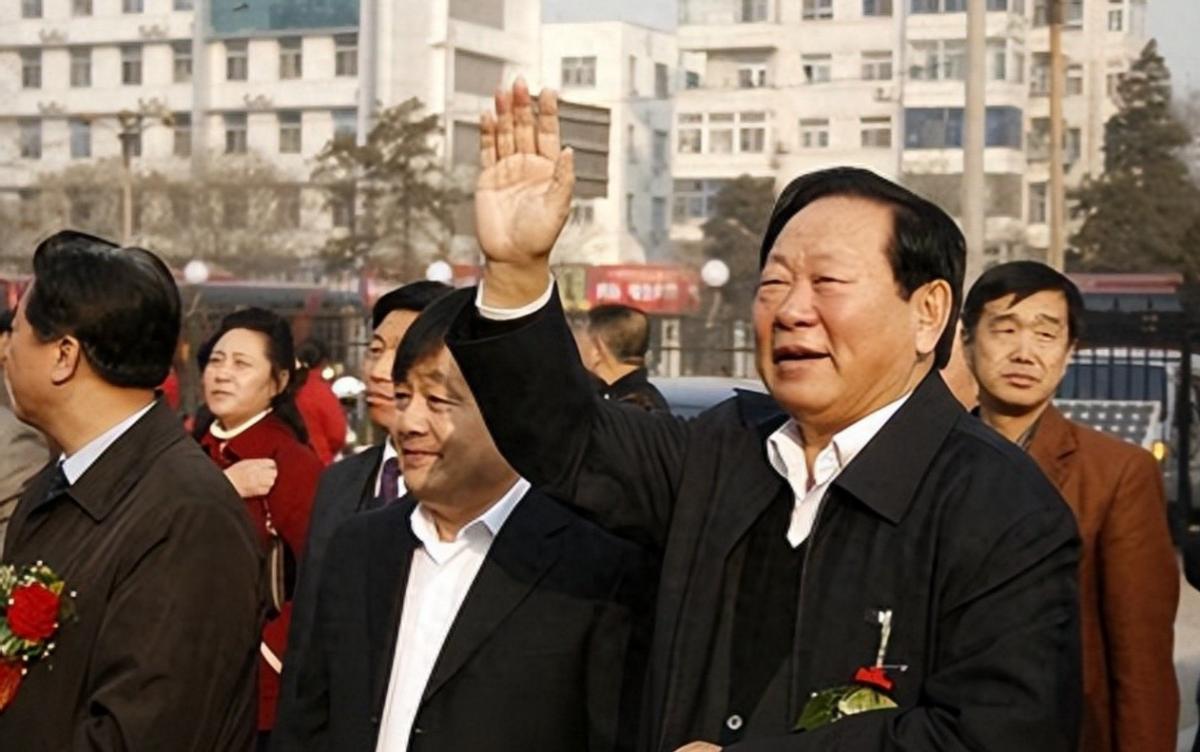 二十世纪八十年代，李鹏总理打电话给能源部副部长胡富国：“老胡啊，你夫人怎么在烧锅