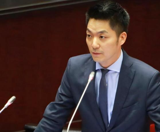 台北市长蒋万安曾撂了句狠话！他表示，如果大陆军机继续在台海绕飞演习，他就要停掉创