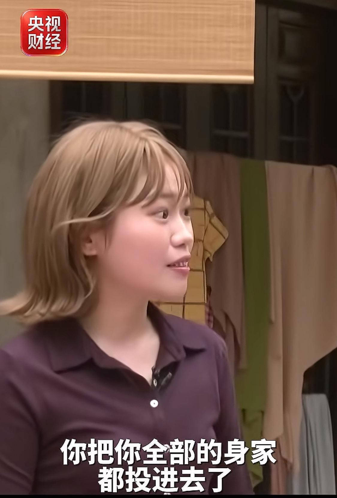 她是潮汕带货主播卢敏敏，在《给阿嬷的情书》里饰演布行老板娘，同时她还是这部电影的