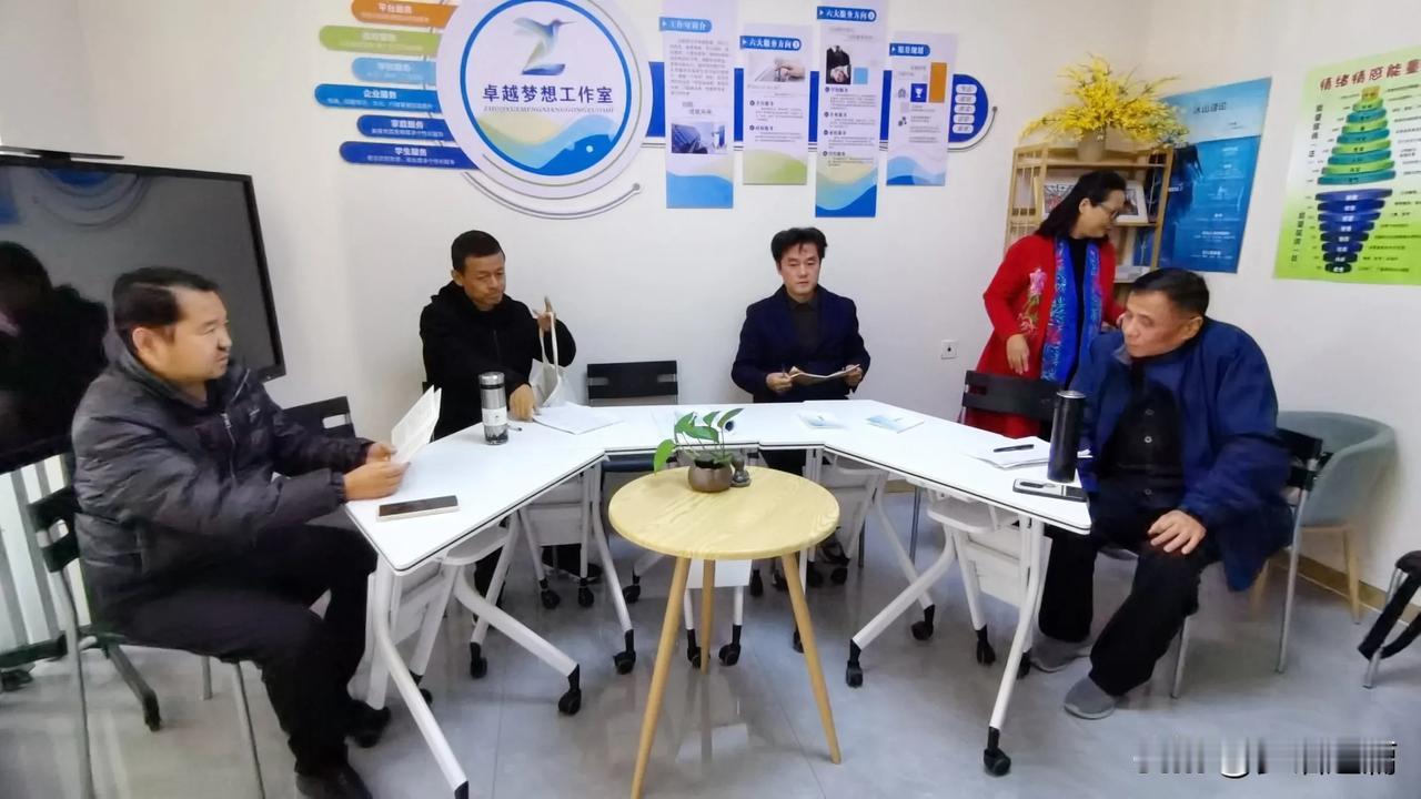 初中小孩子作业完不成怎么办？
答，孩子没有完成作业的能力，弱病暴补会出事的，这个