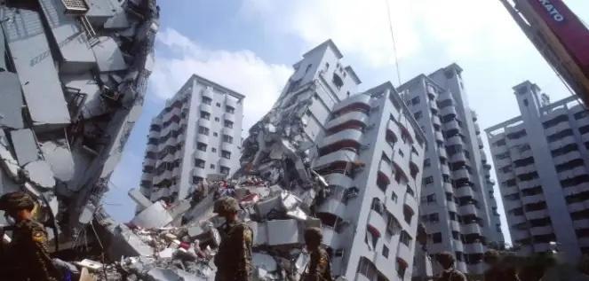 日本7.7级地震按照过去老话讲 地震是阴阳失序，根源在君主德行衰败、政治混乱，是