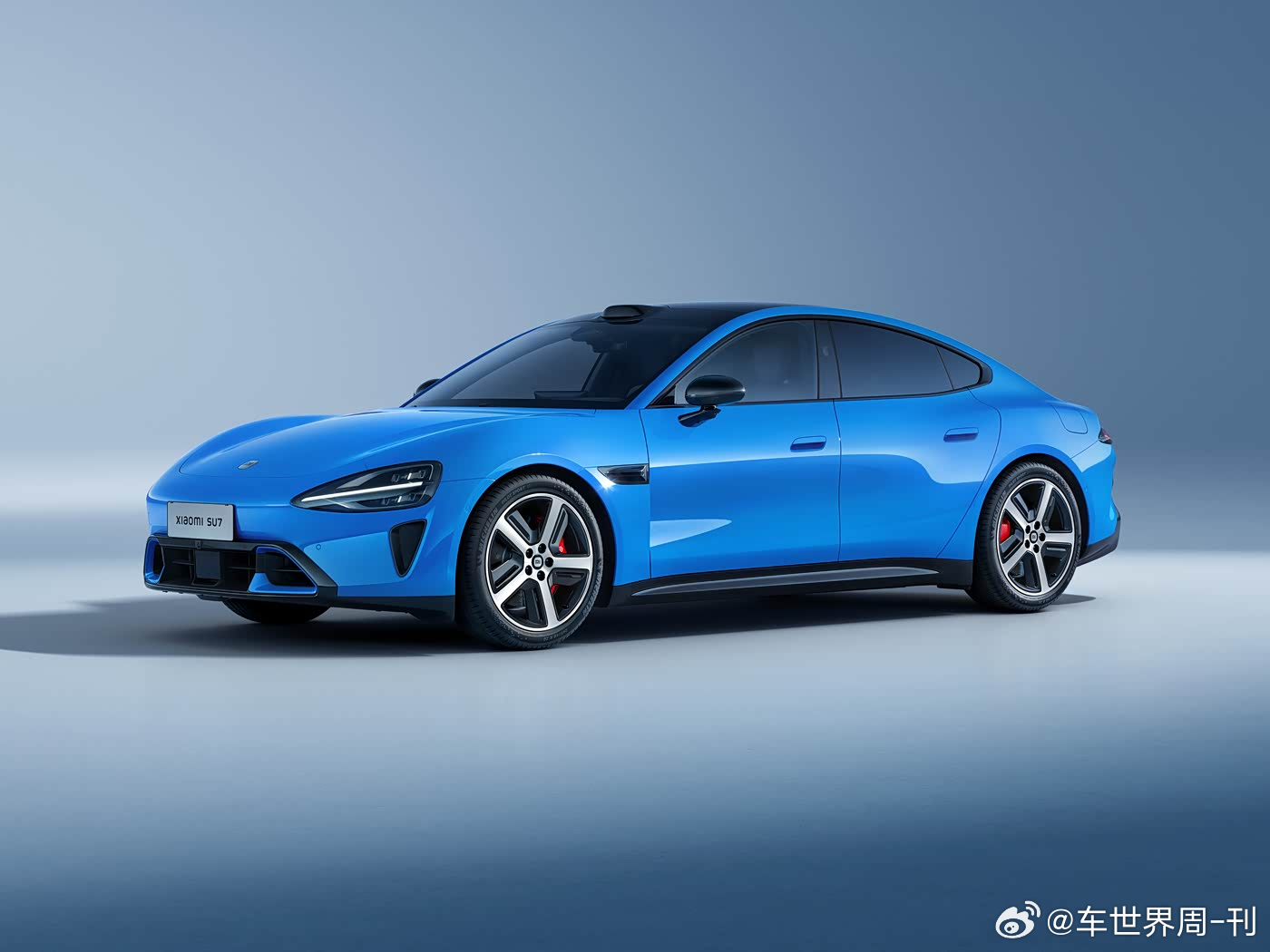 近日，我们从小米汽车官方获悉，新款小米SU7开启预售，新车定位中大型轿车，共提供