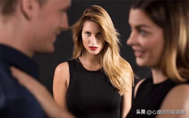 不与已婚人士亲密紧密联系是对的。

已婚人士还需要外联，往往是有坑，生命中有坑，
