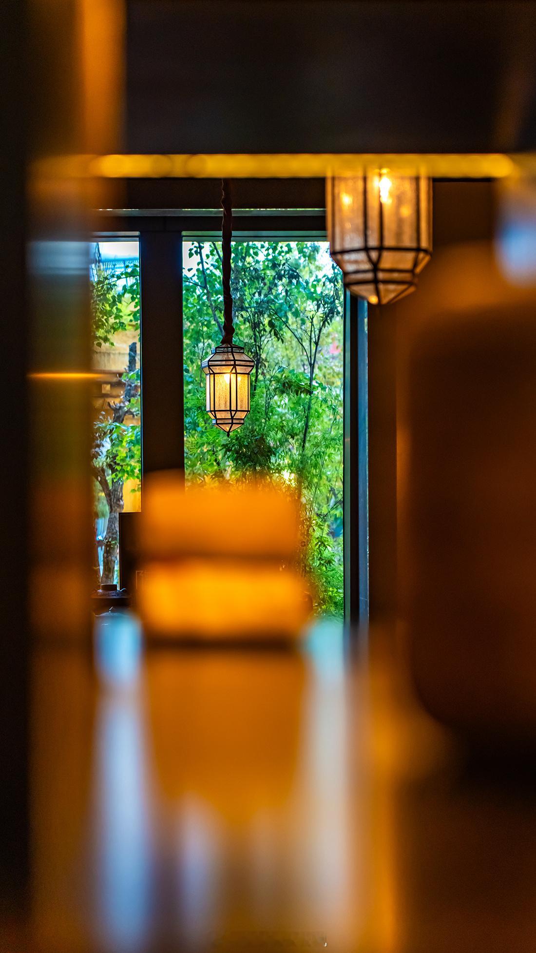 迪庆香格里拉，是茶马古道时期丝绸之路上风行的大客栈的现代演绎，从庭院到花园，从酒