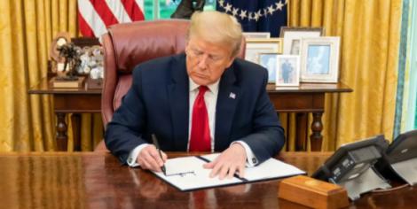 美国政府关门进入第三周，到处都是叫苦连天。面对一片惨象，美国总统老特签署命令，让