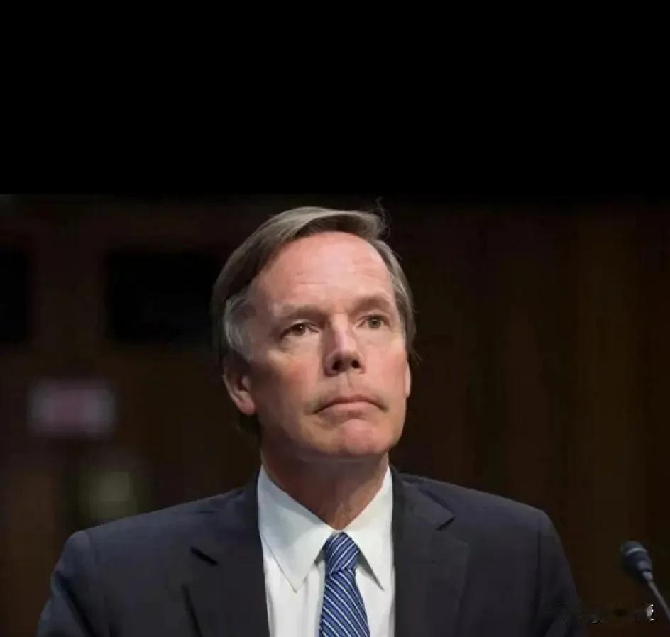 美国🇺🇸驻华大使伯恩斯又去了上海
他似乎挺喜欢上海，已经去了好几次了
伯恩斯