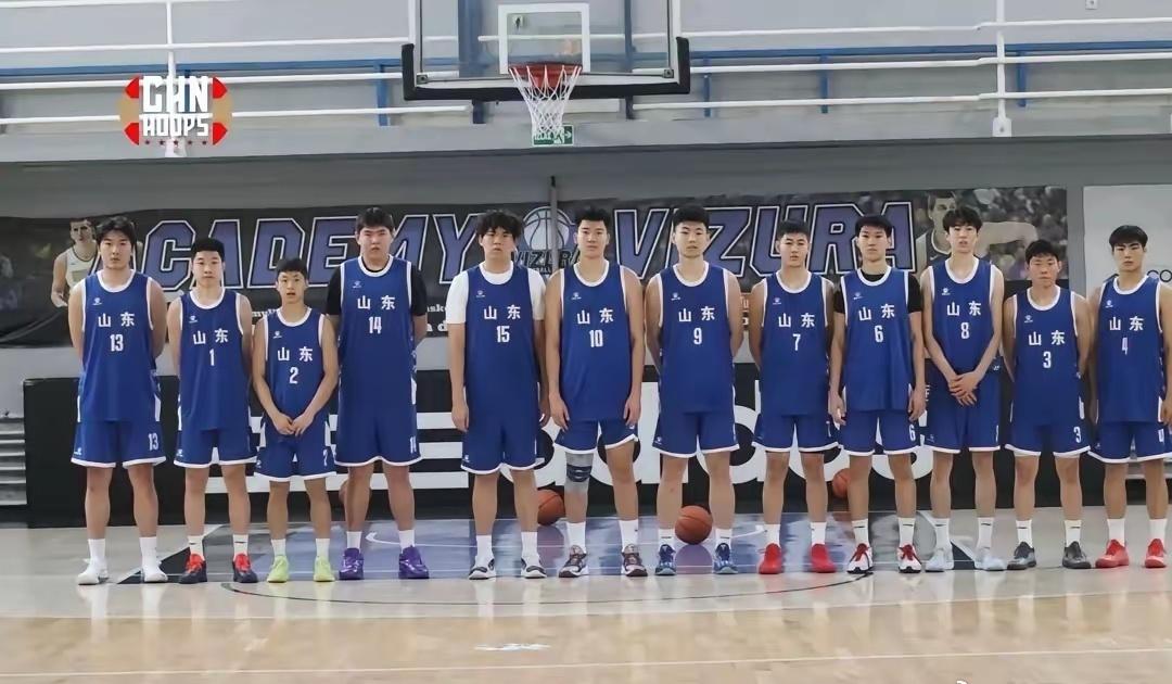 山东U18远赴塞尔维亚海外拉练，青岛梯队成主力军
山东三大球U18男篮奔赴塞尔维