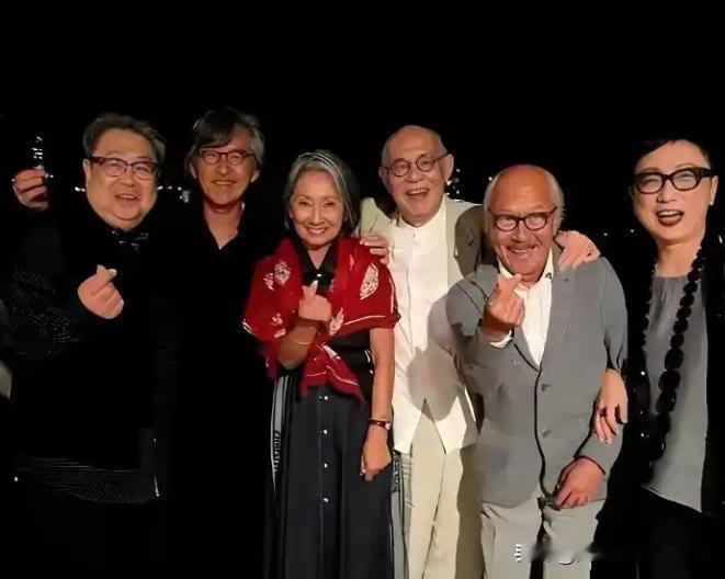 叶倩文又被一些网友批了！

说她和林子祥再怎么恩爱，也改变不了当年小三上位的事实