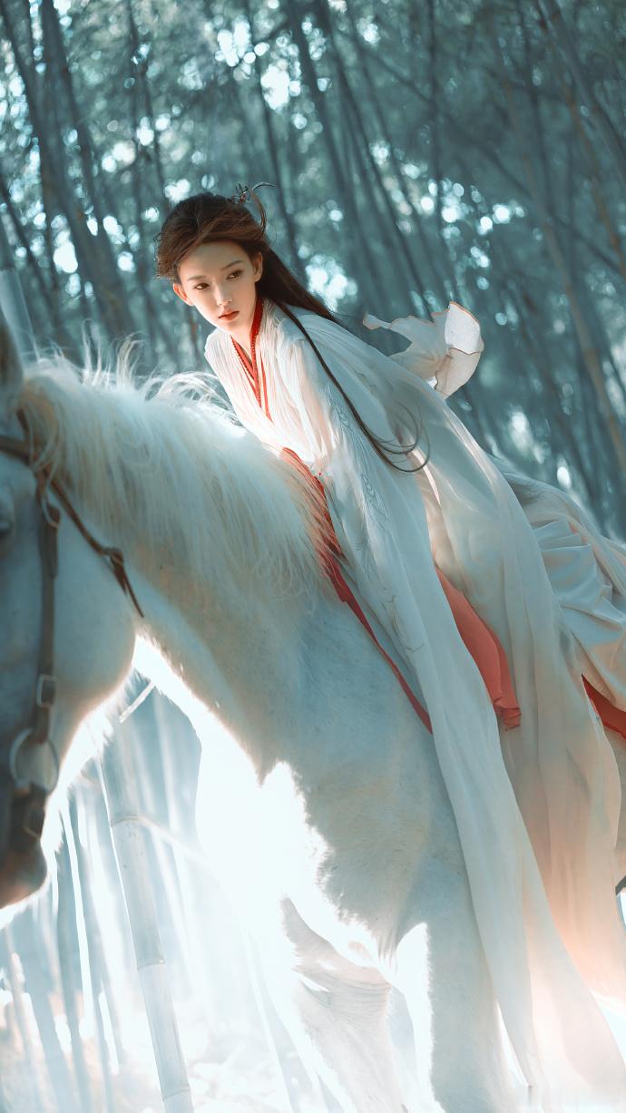 程潇我的少女心事是一场江湖梦 少年侠气，交结五都雄。程潇这组图完全拍出了江湖少女