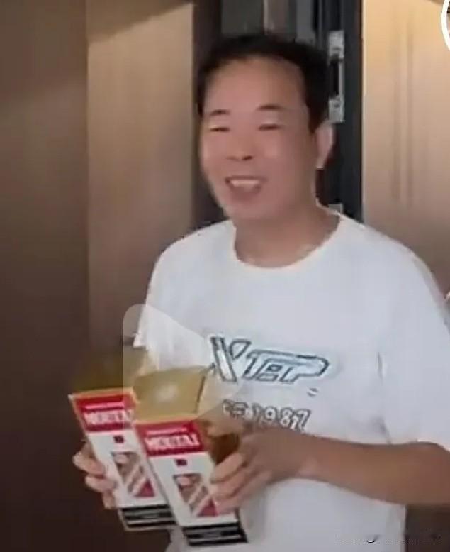 大厉家乔迁喜事热热闹闹，叔叔来了，链子婶婶和一位亲姑姑却没有到场。
 
婶婶当初