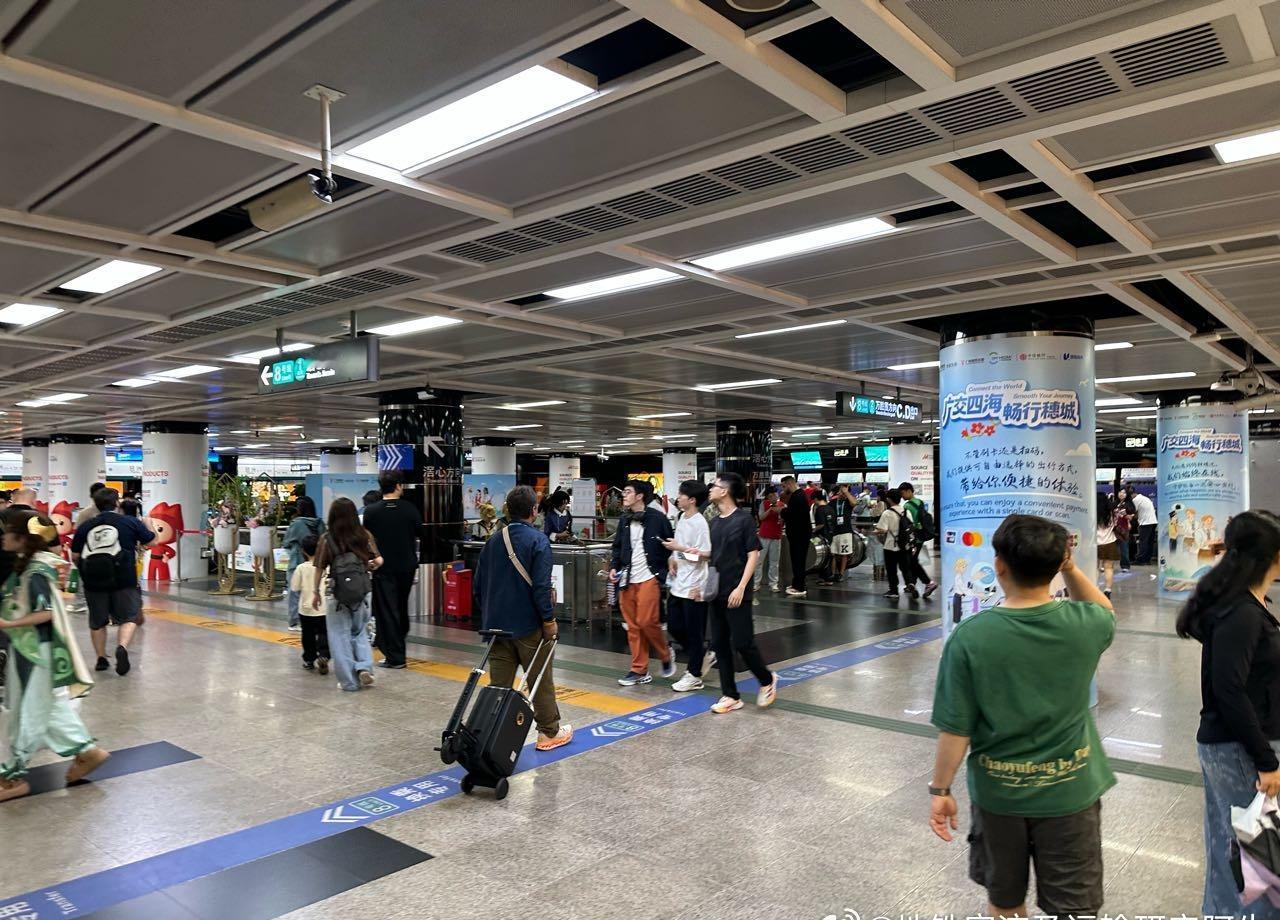 网友：2026.5.3，周日，五一劳动节第三天，广州暴雨，萤火虫动漫游戏嘉年华x