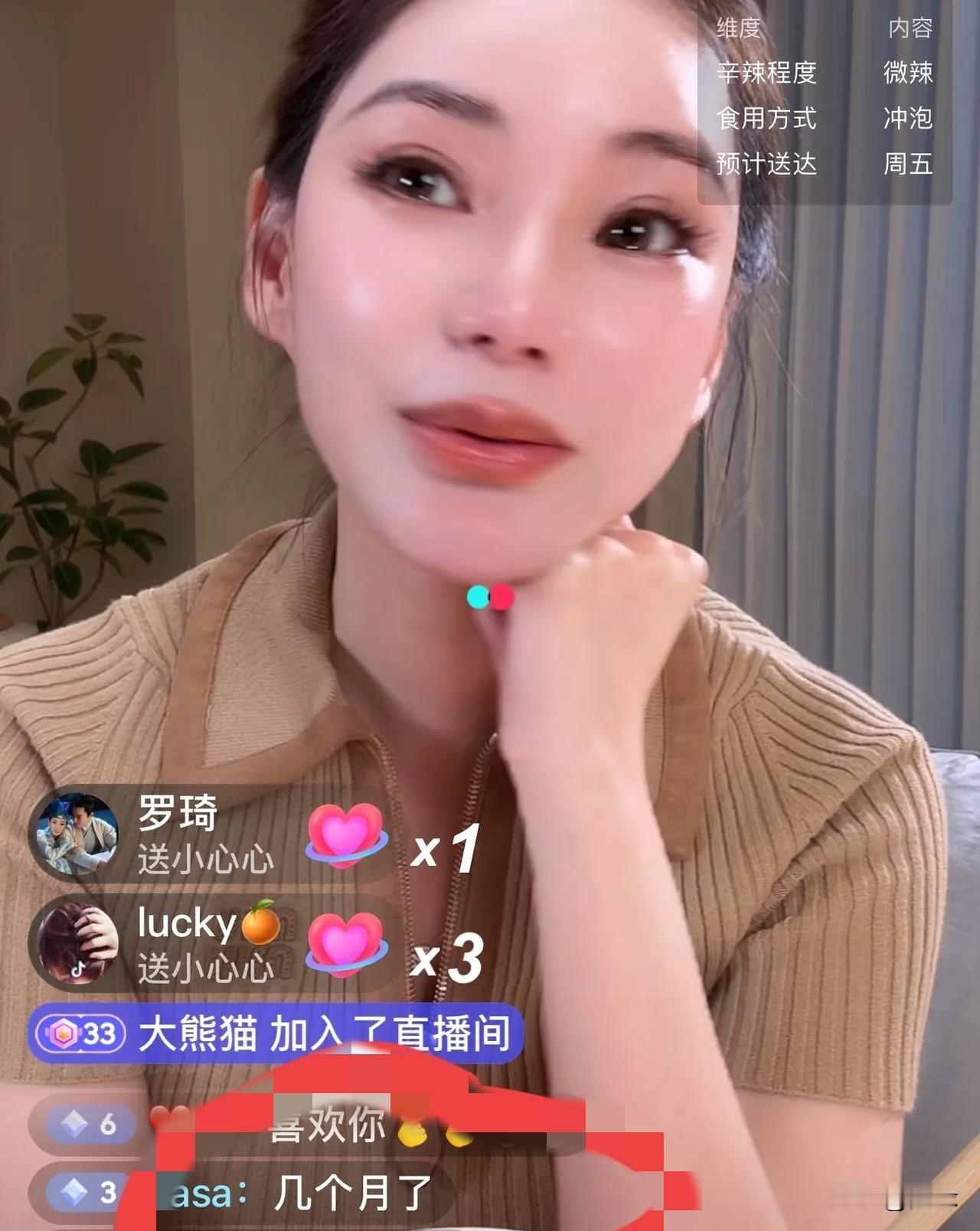 马筱梅太接地气了，搞笑[捂脸]
网友:你在路边被拍到的照片，肚子看上去很明显啊！