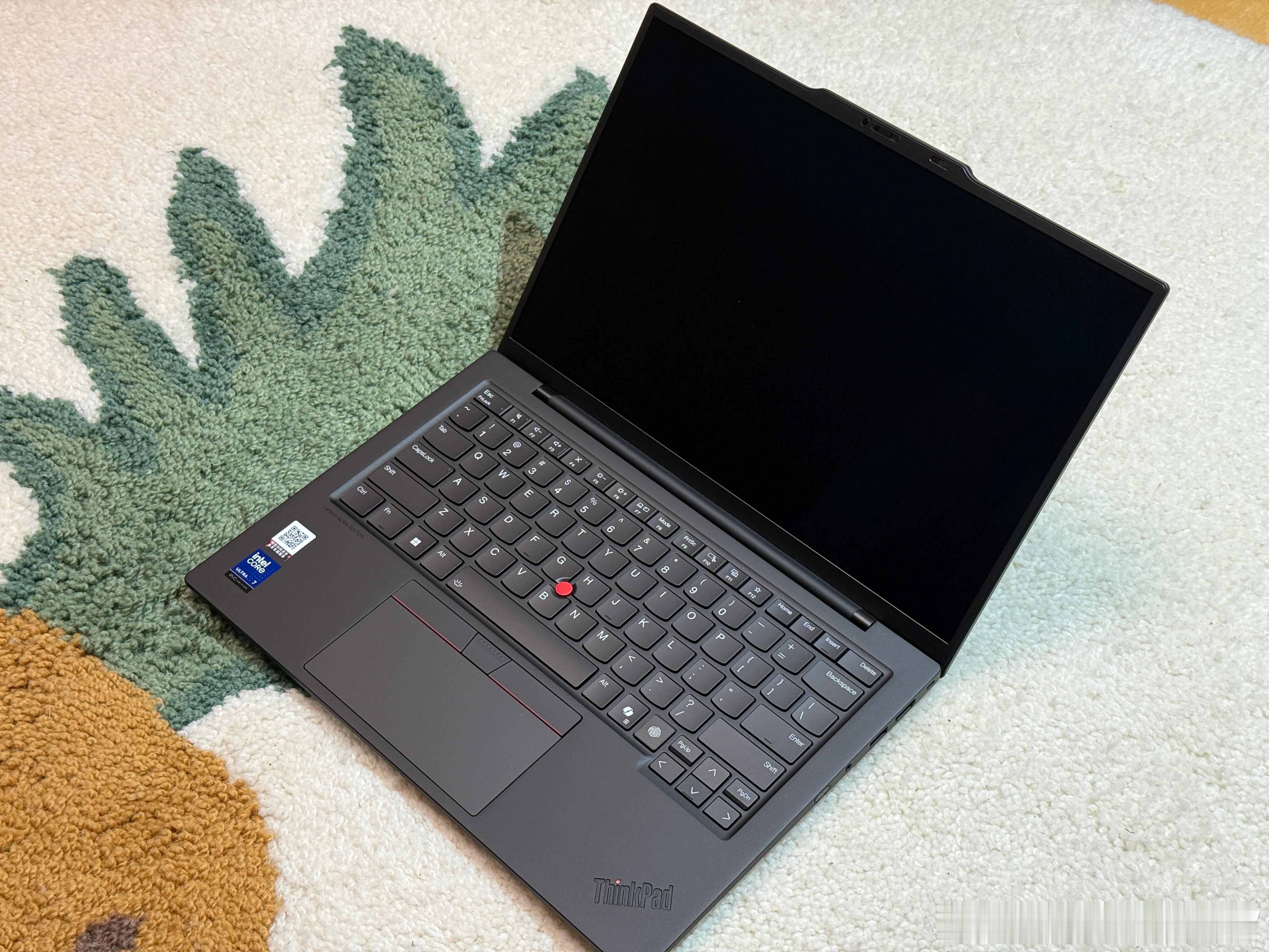 市场上形形色色的商务本不少，但要说商务味最正的还要属ThinkPad X1 Ca