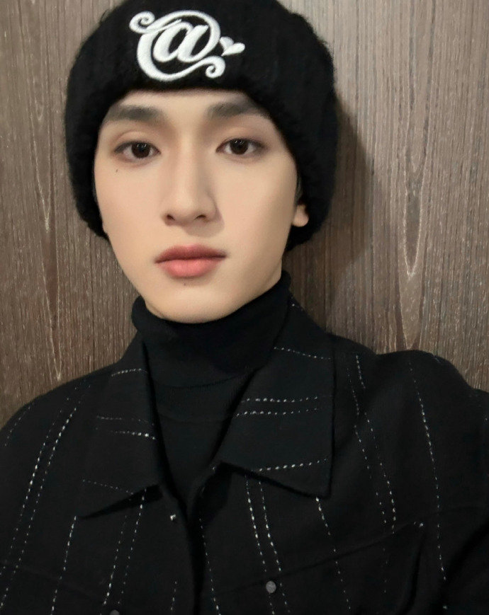 严浩翔冷帽美拉德look 严浩翔冬日男友感 严浩翔冬日男友感，严浩翔冷帽美拉德l