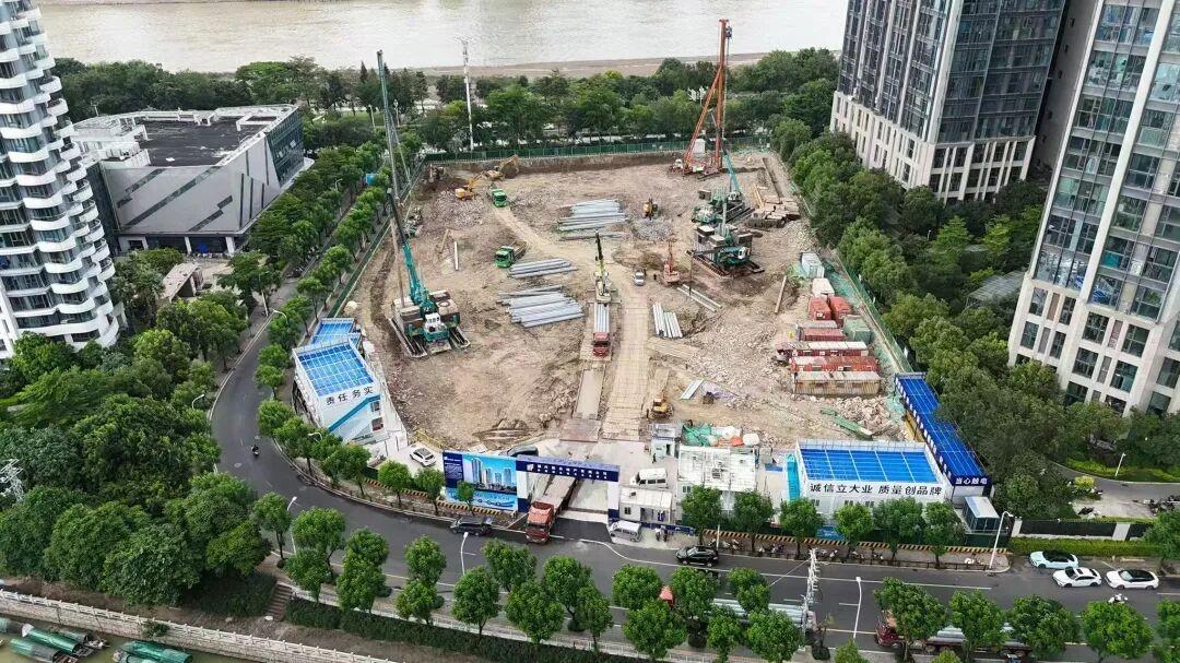 建总壹号于2026年6月11日正式开工，目前处于桩基工程施工阶段。