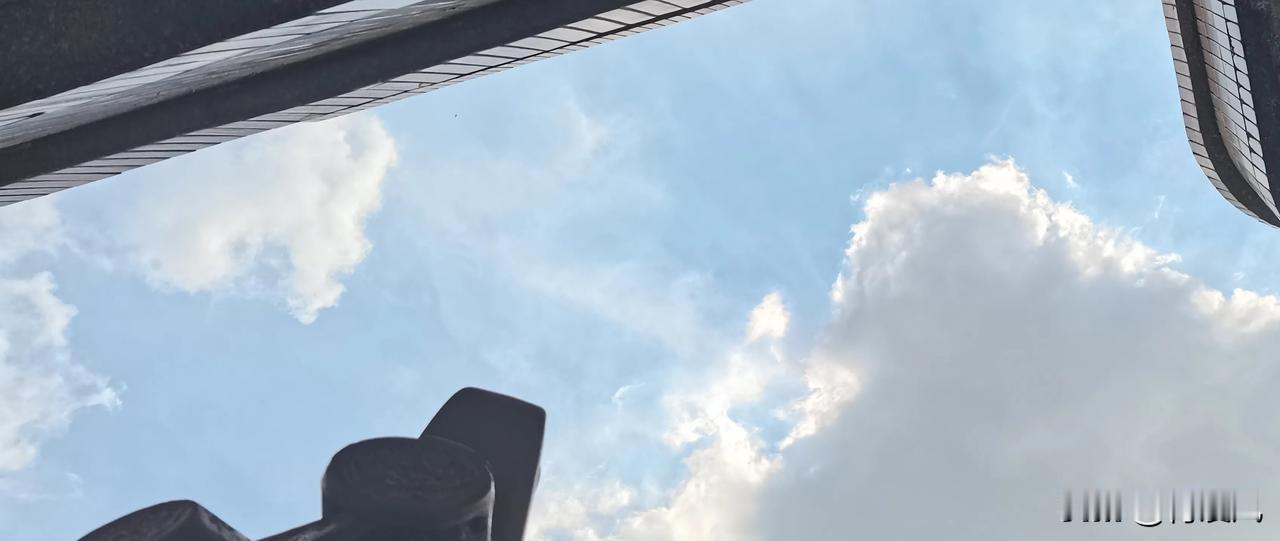 广东的天气就是变换不定，早上阳光普照，中午突然就暴雨倾盆[流泪][流泪][流泪]