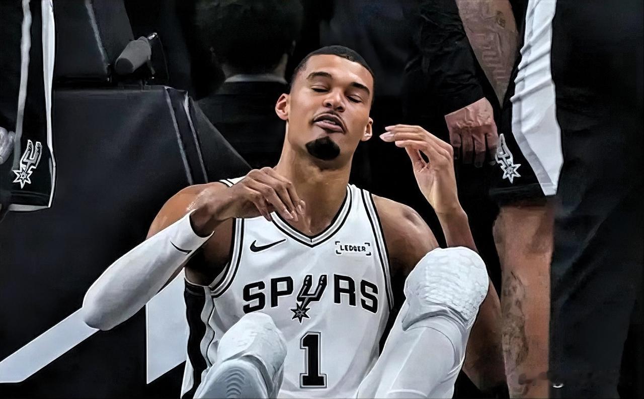 不幸中的万幸！排除骨折颈椎伤，只有脑震荡，不用住院

马刺主帅米奇赛后带来了文班