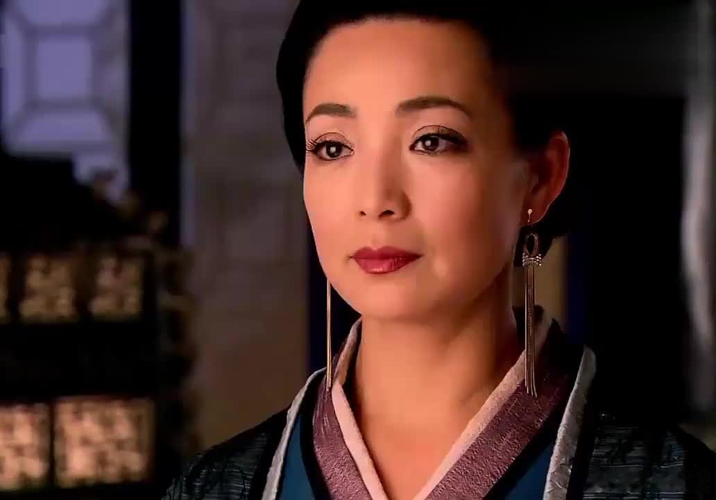 入主椒房后，窦漪房站在了人生岔路口，慎儿的出现，让她细作身份这根弦紧绷，引发她与
