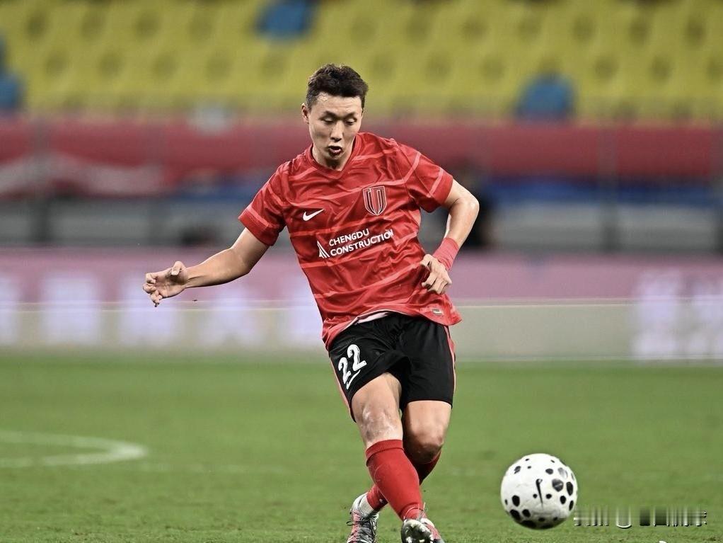 不走了--李扬和成都蓉城完成续约…之前一直说成都蓉城后卫李扬要加盟上海海港，从目
