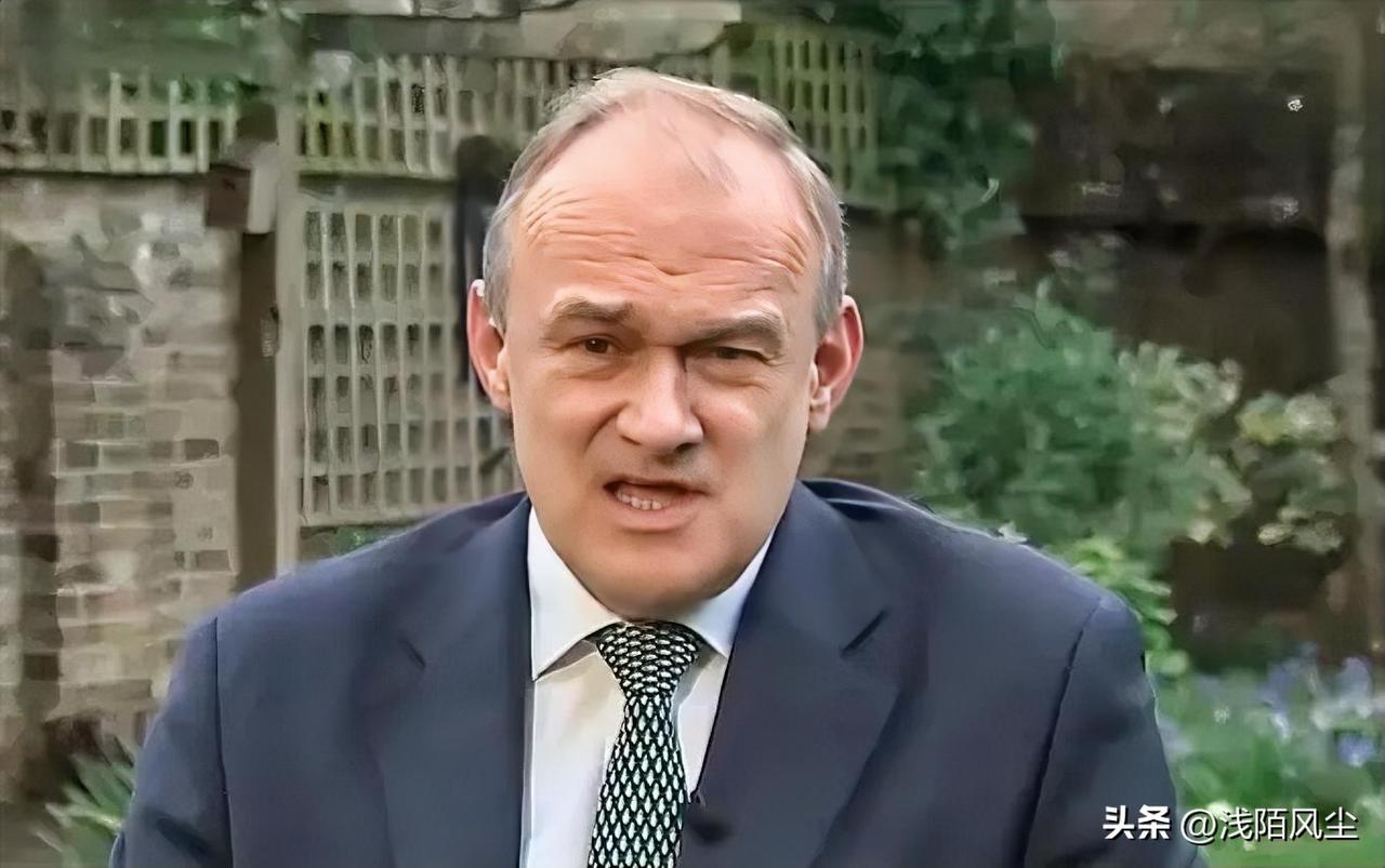 英国自由民主党领袖埃德·戴维爵士结在天空电视台采访中表示，英国“不应该以国王对美