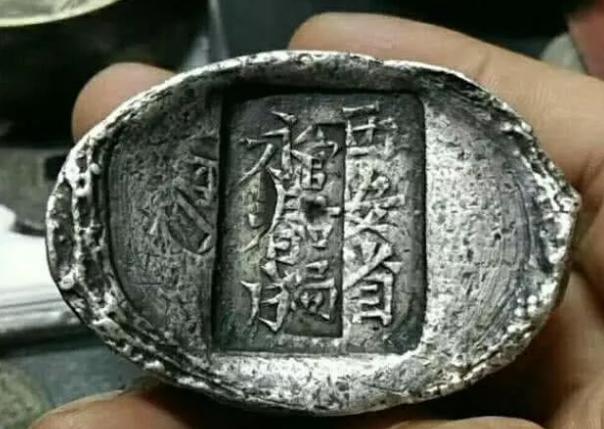 清朝时期，一两银子到底能买多少东西？看看专家怎么说！

在看清朝电视剧，经常看见