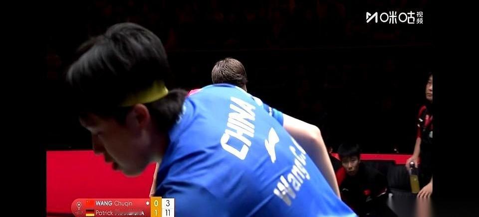 屏幕上那个0:2，刺眼得我心里咯噔一下。
说真的，心脏差点停了。
那是王楚钦啊，