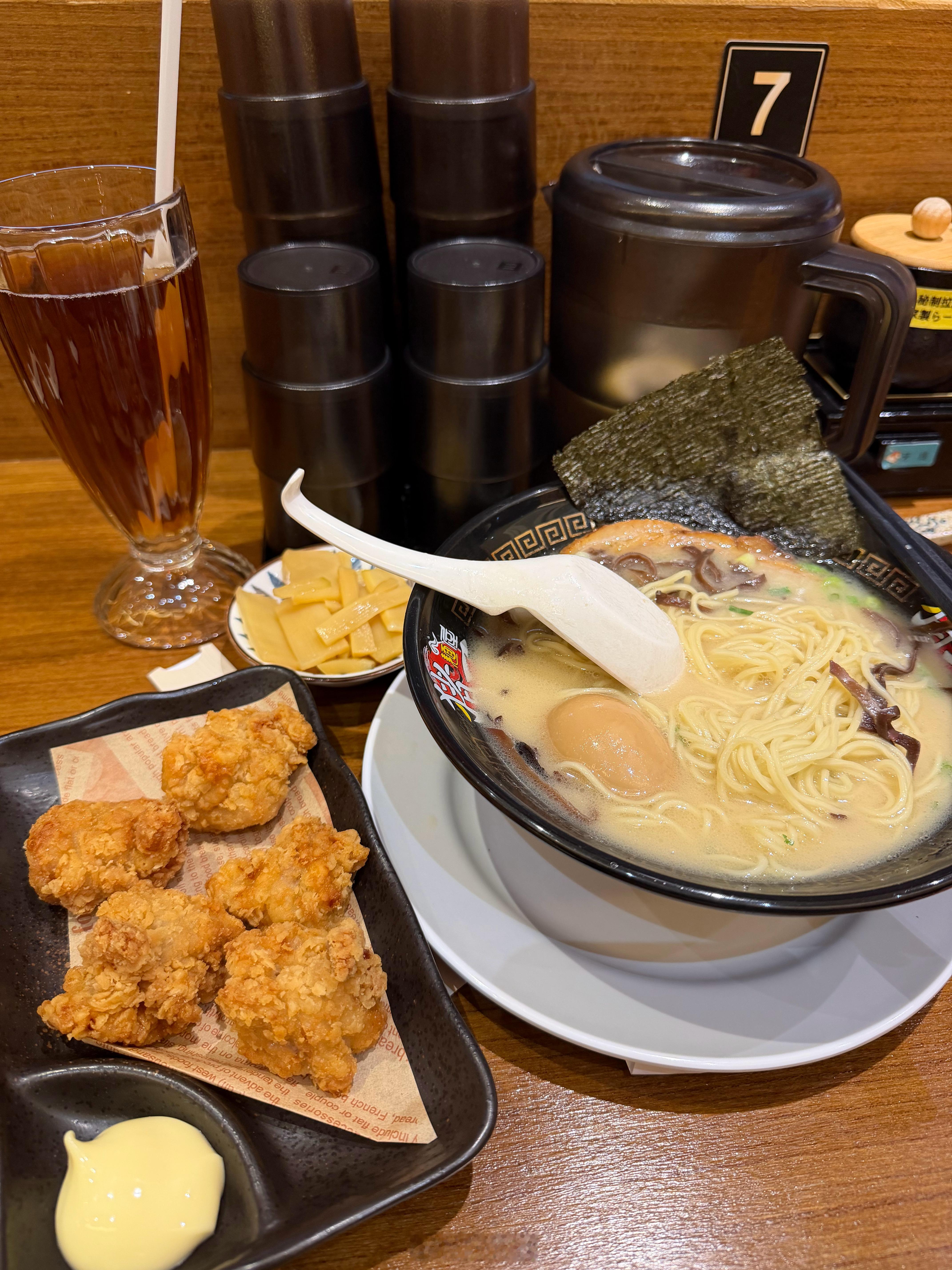 兄弟们，今晚吃拉面，吃饱了回去继续搬家💪 