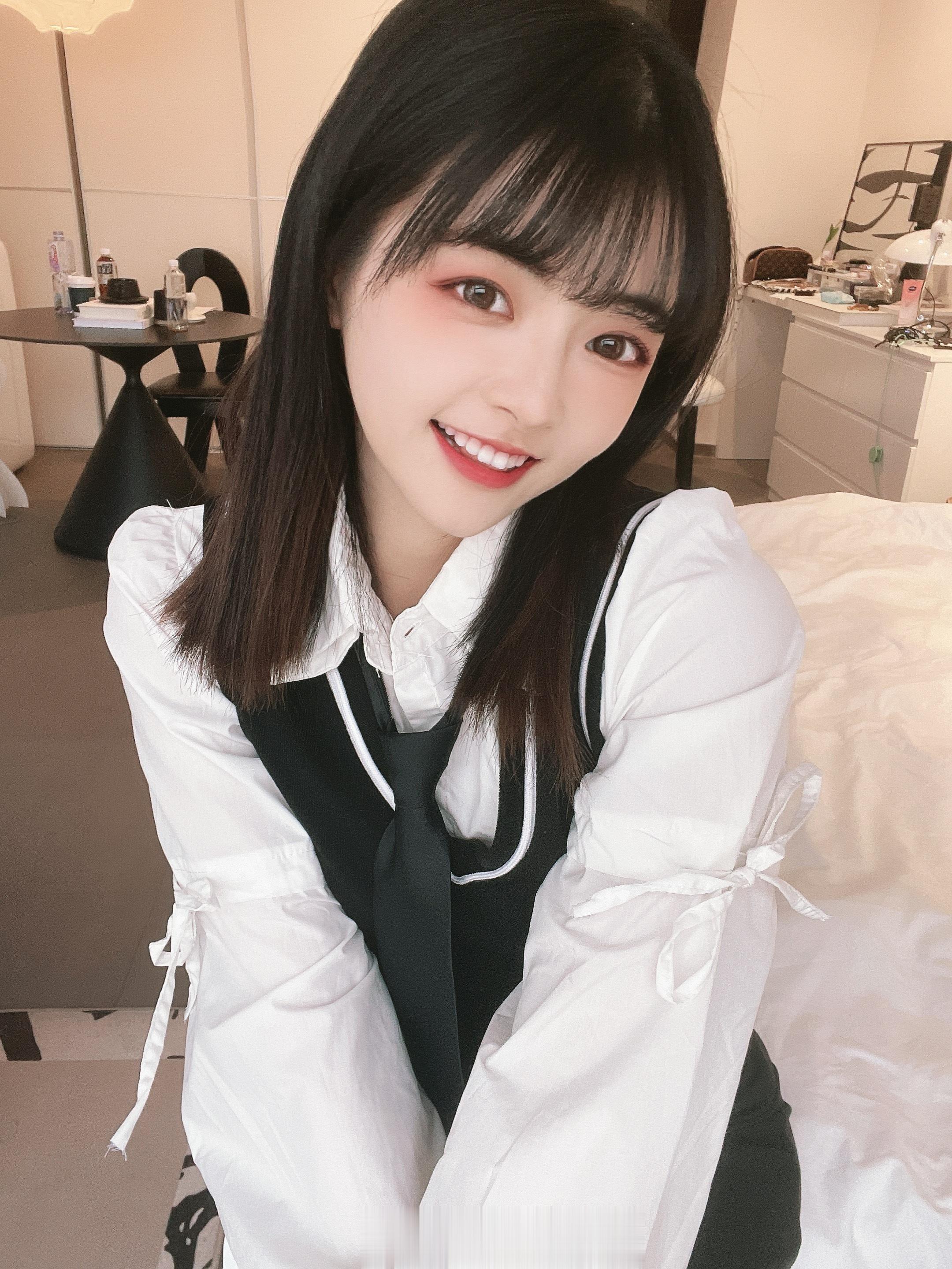 #林津伊[超话]# 下午好呀呀呀 ​​​