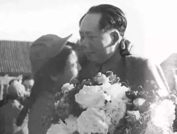 [太阳]1994年，“英雄儿女”解秀梅因脑梗住院，欠下3万元医疗费，在医院准备停