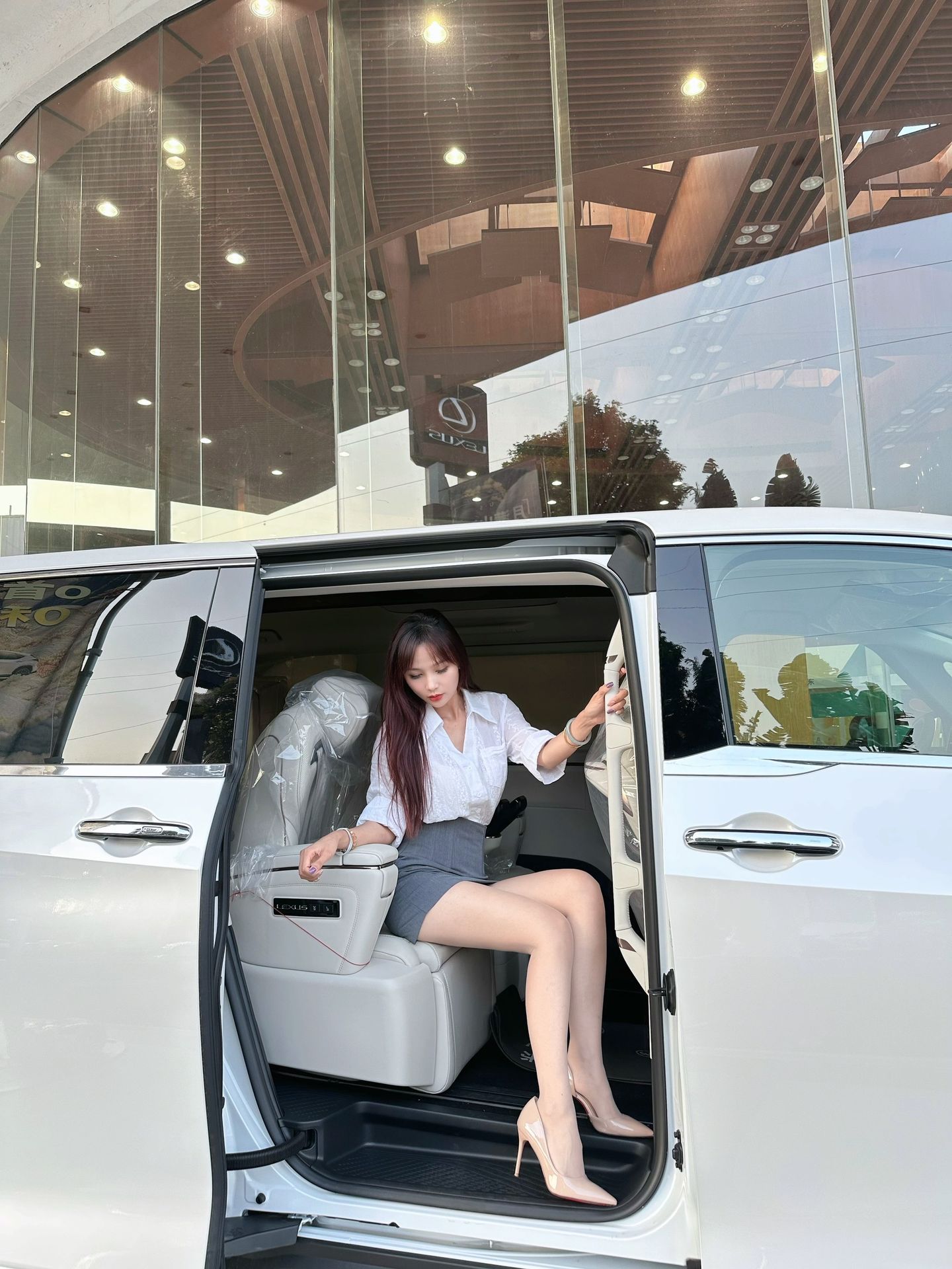 黑丝白丝不如雷克萨斯 ​​​