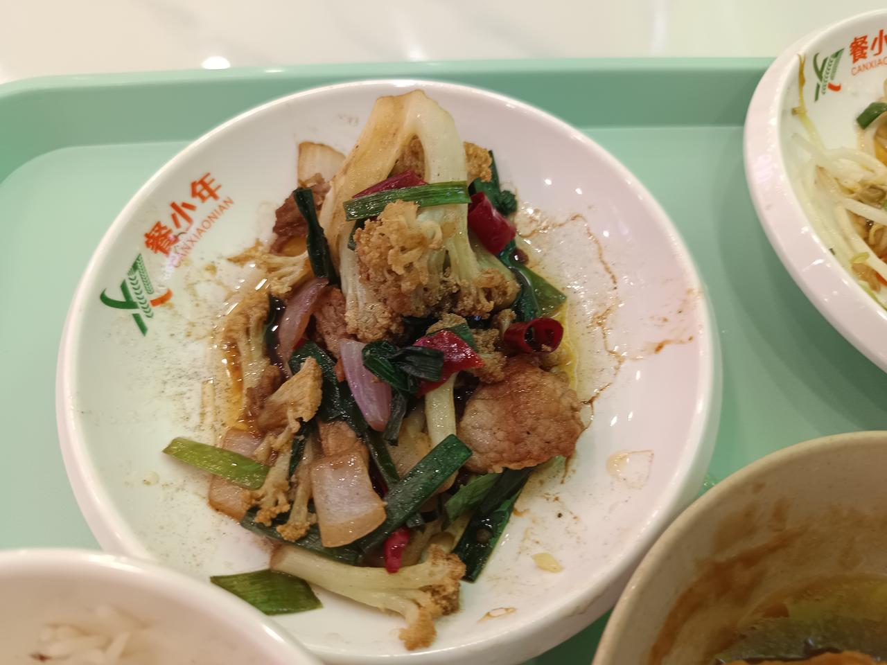 试吃餐小年快餐
       平日不想天天做饭的退休老头，与懂吃不懂做的老伴经常