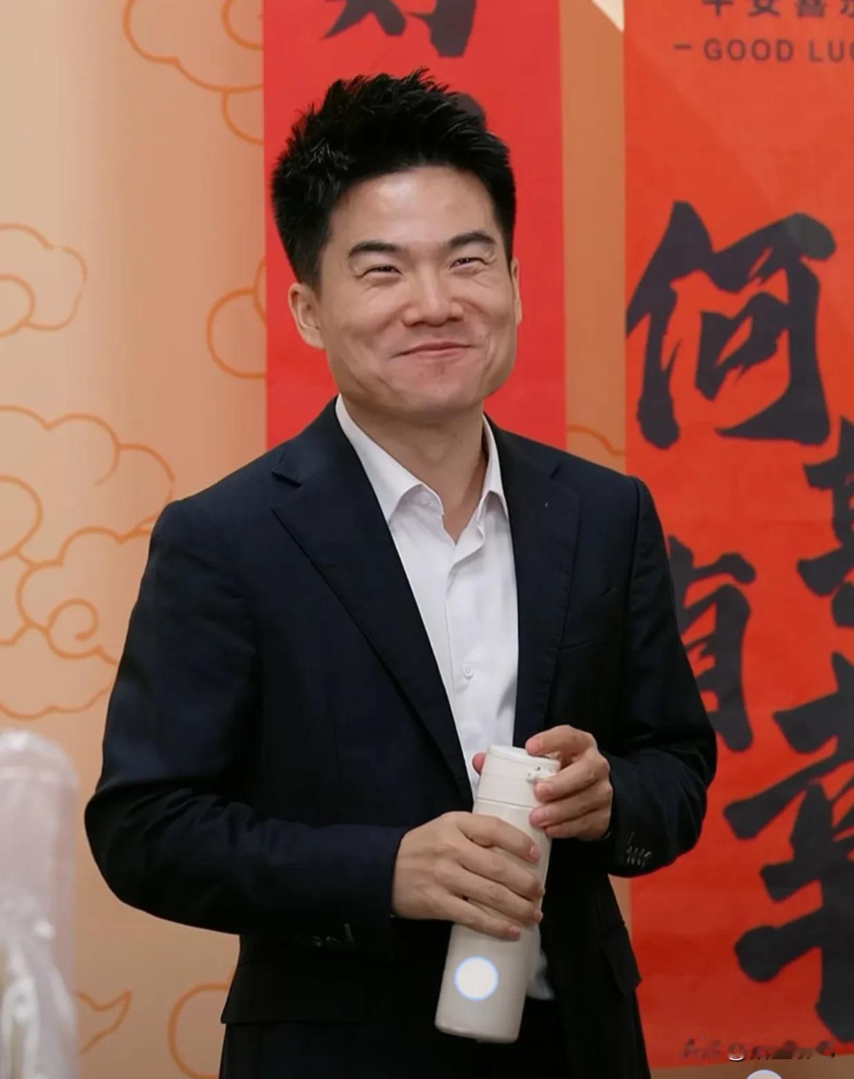 我喜欢看图二这样的故事，不经意间一个人就敲开了另外一个人的心门，悄悄走进了他的内