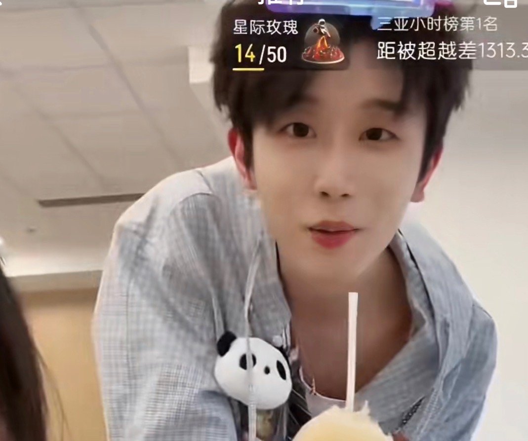 王不染脸都变形了王不染直播关美颜王不染脸都变形了，那个美颜不适合他 